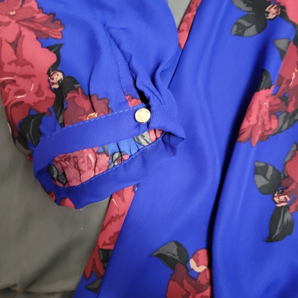 Small Dynamite Floral Faux Wrap V- Neck Dress - Picture 7 of 9